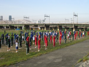淀川河川敷で朝のトレーニング