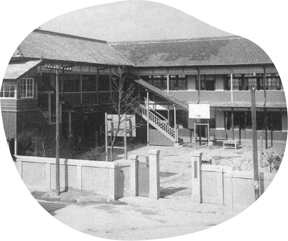 淀川堤防上から見た第二校舎